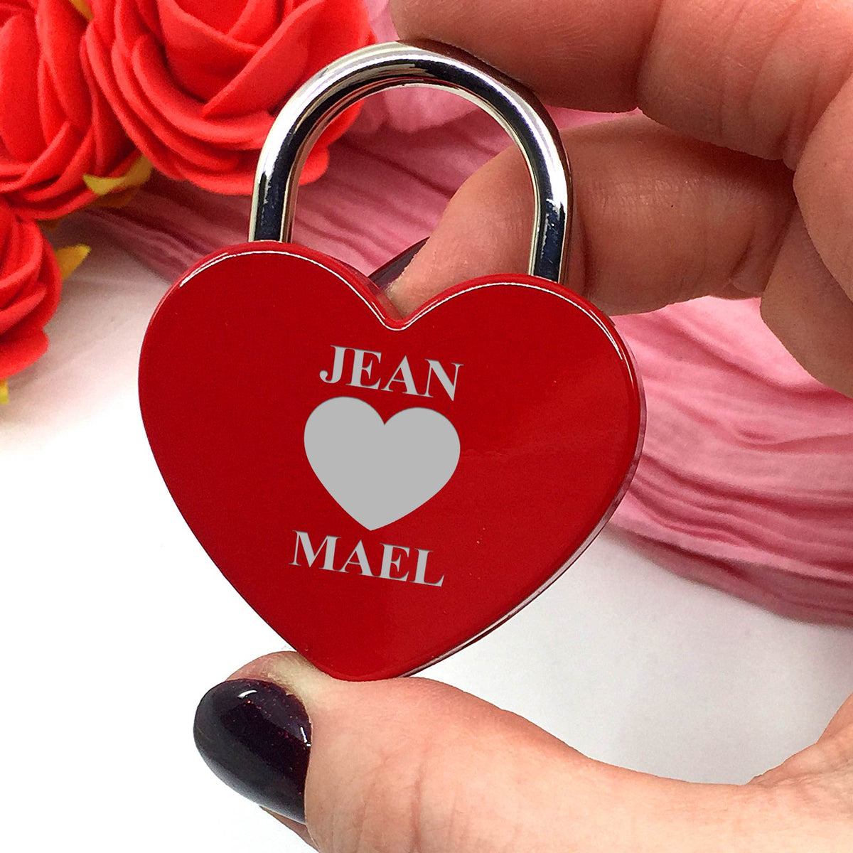 Cadenas d’amour avec noms et cœur