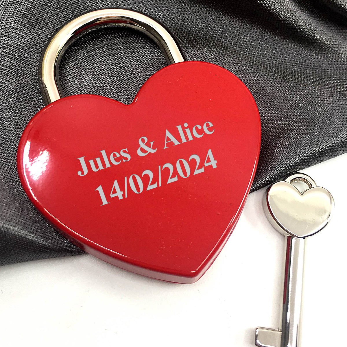 Cadenas d’amour avec noms et date