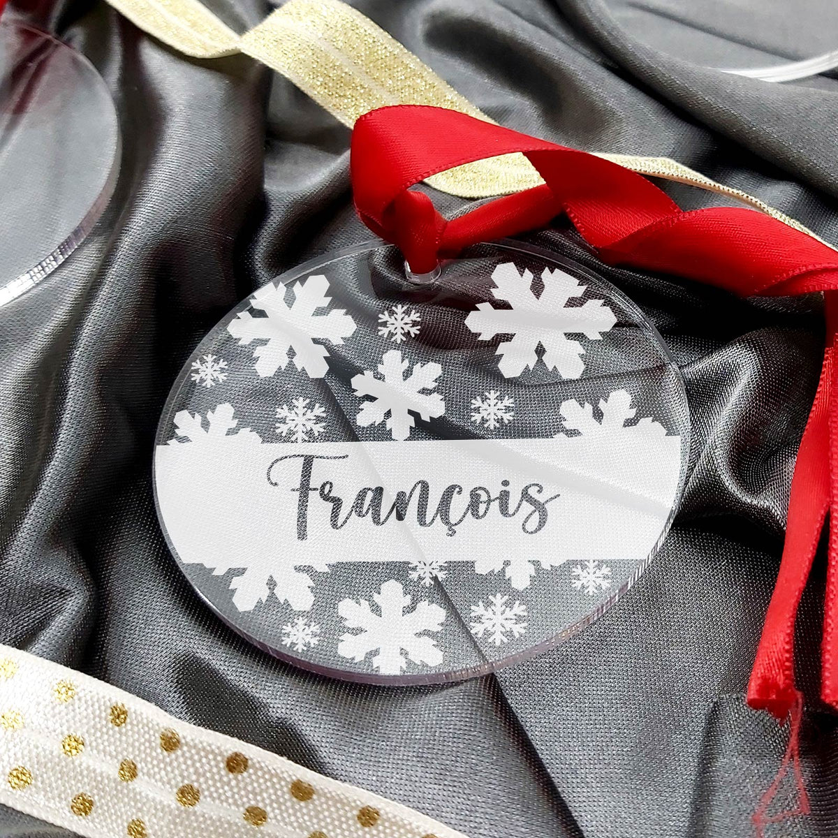 Flocons de neige avec votre nom en plexiglas